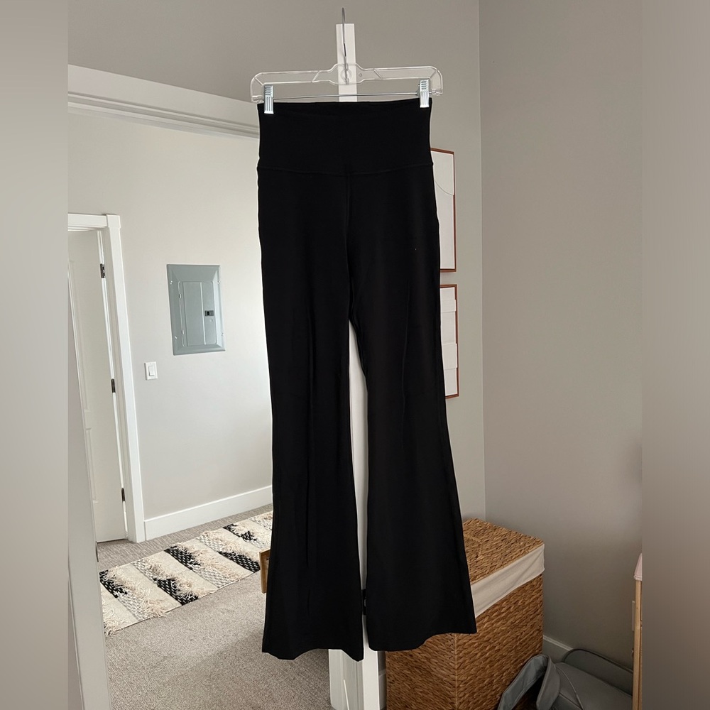 Lululemon Groove super high rise flared pant size 6 in black worn once